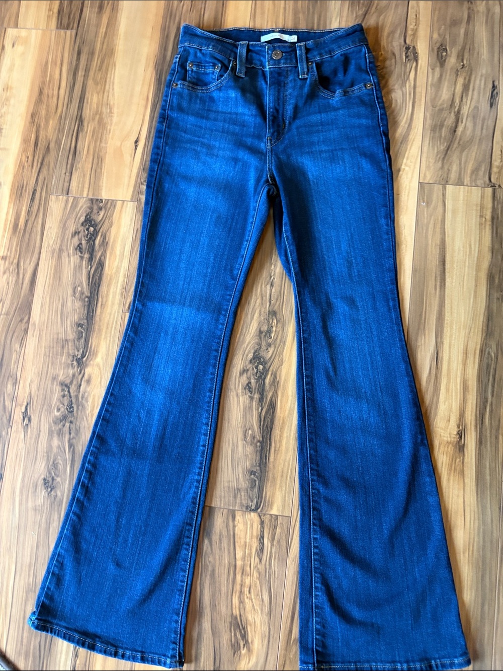 Women’s Levis high-rise Flare Jeans